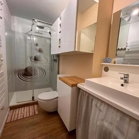 2 Pièces Avec Balcon Et Cuisine équipée Aux Angles - Fr-1-593-109 Apartamento *