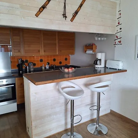 2 Pièces Avec Balcon Et Cuisine équipée Aux Angles - Fr-1-593-109 Apartamento